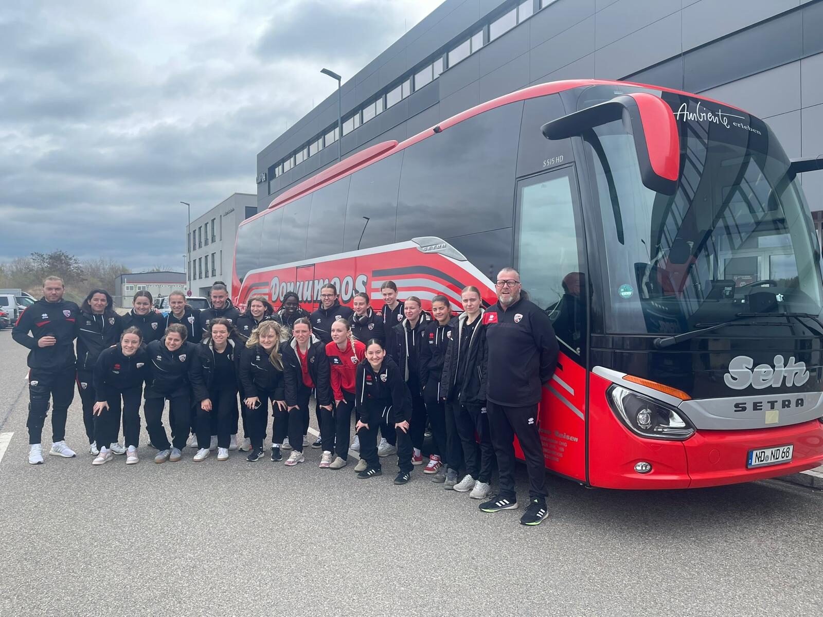 Mannschaftsfahrt FC Ingolstadt Frauen mit Setra-Reisebus Donaumoos Reisen